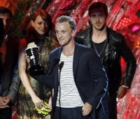 Tom Felton recibe su premio como el "mejor villano" por "Harry Potter y las Reliquias de la Muerte parte 1"